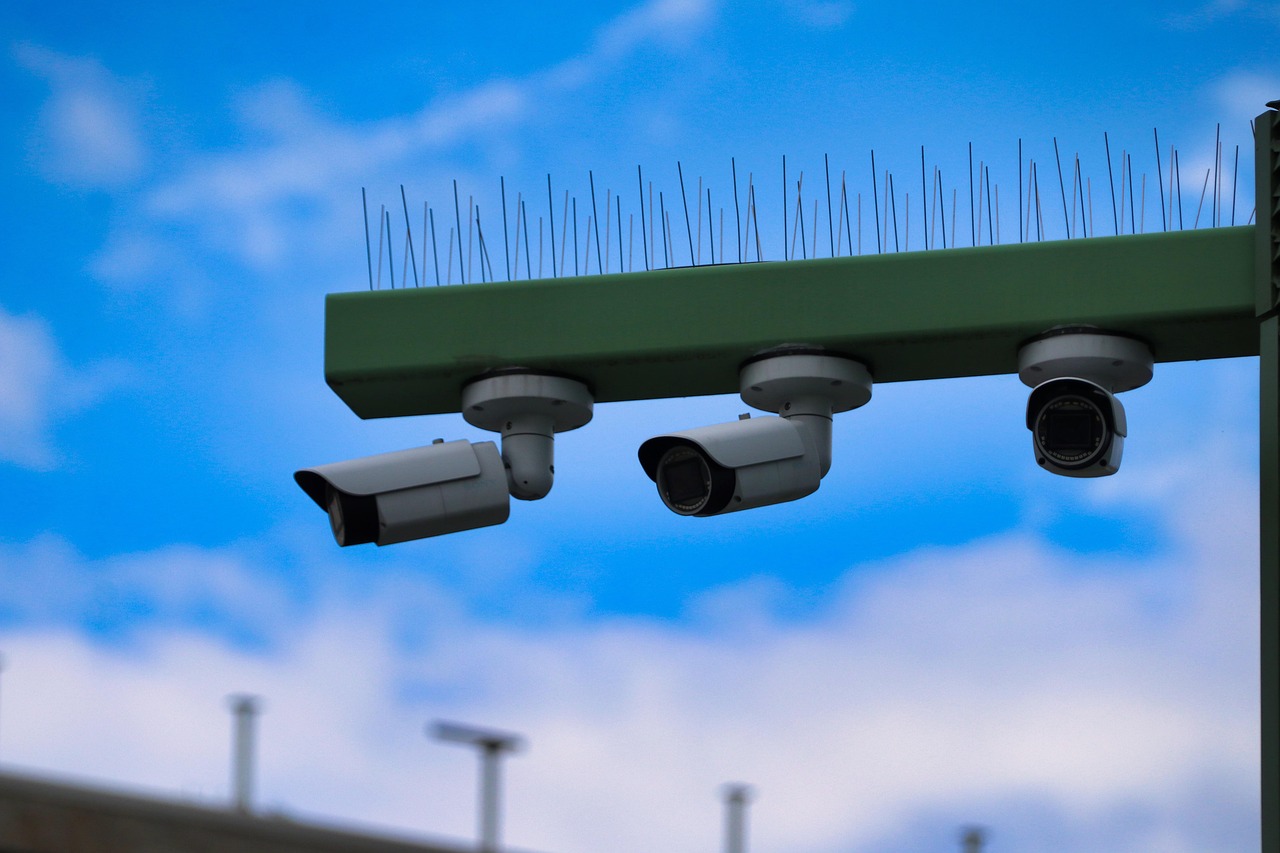 entdecken sie die neuesten technologien und strategien zur überwachung. erfahren sie, wie effektive überwachungslösungen sicherheit und effizienz in verschiedenen bereichen gewährleisten.